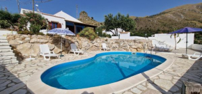 Villa Desdemona con piscina e Villa Shahla senza piscina, vista giardino